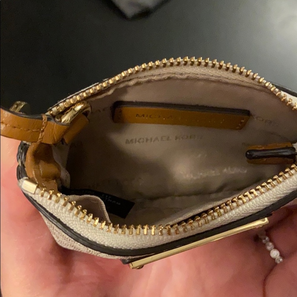 Michael Kors Coin purse. - Picture 4 of 7